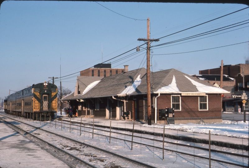 File:1977-01 train station.jpg