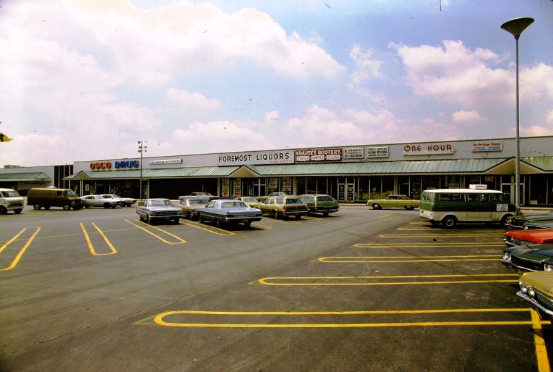 File:Oak-Leaf Commons 1976 (1).JPG