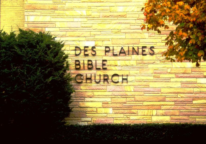 File:Des Plaines Bible Church.JPG